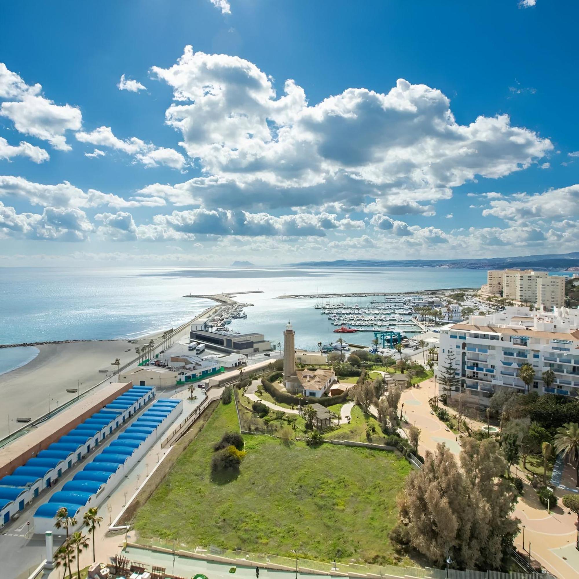Moderno Piso Centrico 3 Habitaciones Junto Al Mar エステポナ エクステリア 写真